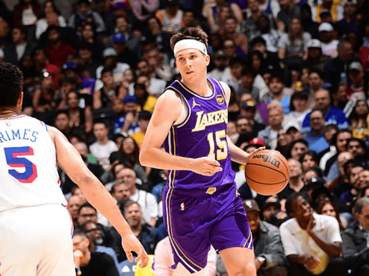 英超直播-效率爆表！里夫斯目前出战19分钟，投篮14中11砍下30分4三分